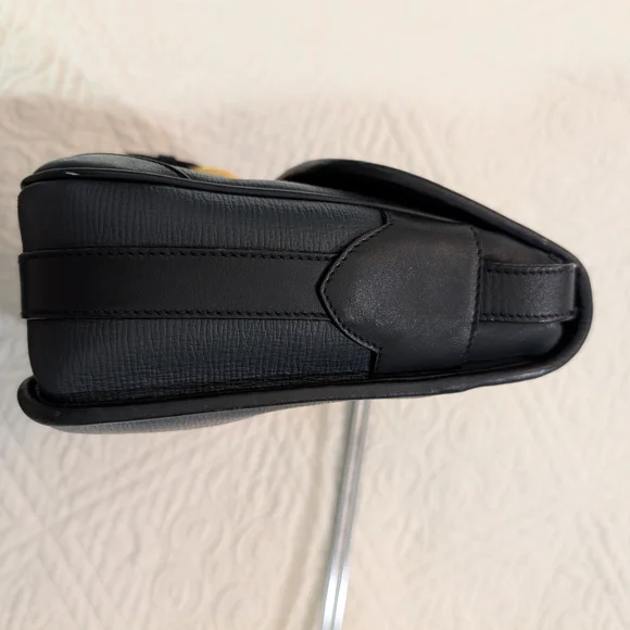 GUCCI Rare Vintage Shoulder Bag Crossbody Boar Skin Gold Hardware Leather Unisex - Picture 4 of 15